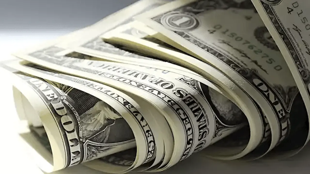 تراجع سعر الدولار بين 23 و34 قرشاً في عدد من البنوك المصرية